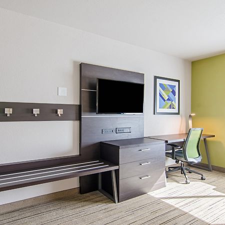 Holiday Inn Express & Suites - Atchison By Ihg Exterior photo