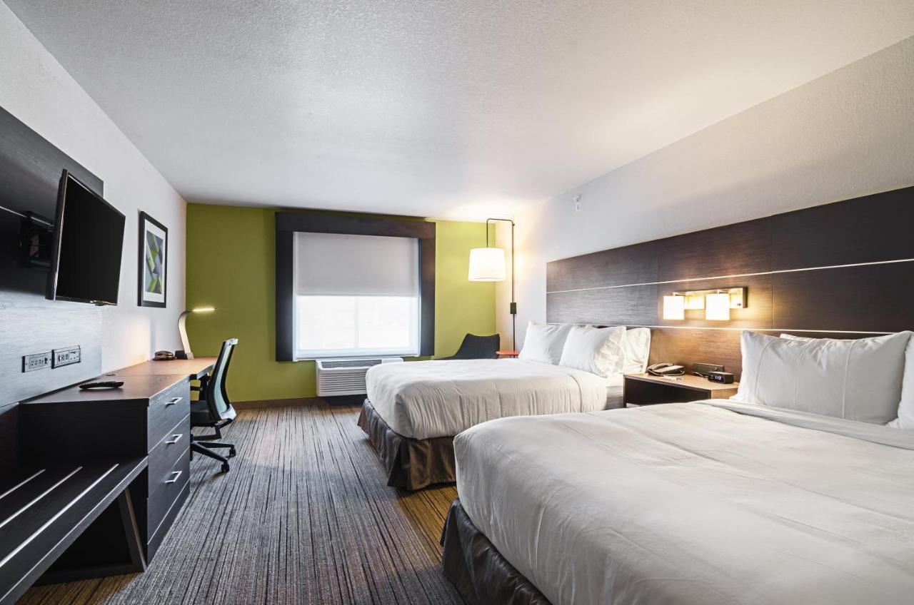 Holiday Inn Express & Suites - Atchison By Ihg Exterior photo
