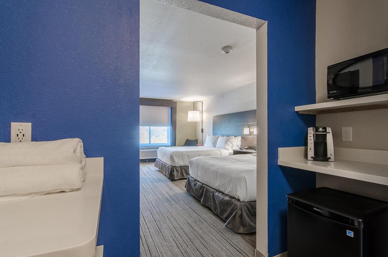 Holiday Inn Express & Suites - Atchison By Ihg Exterior photo