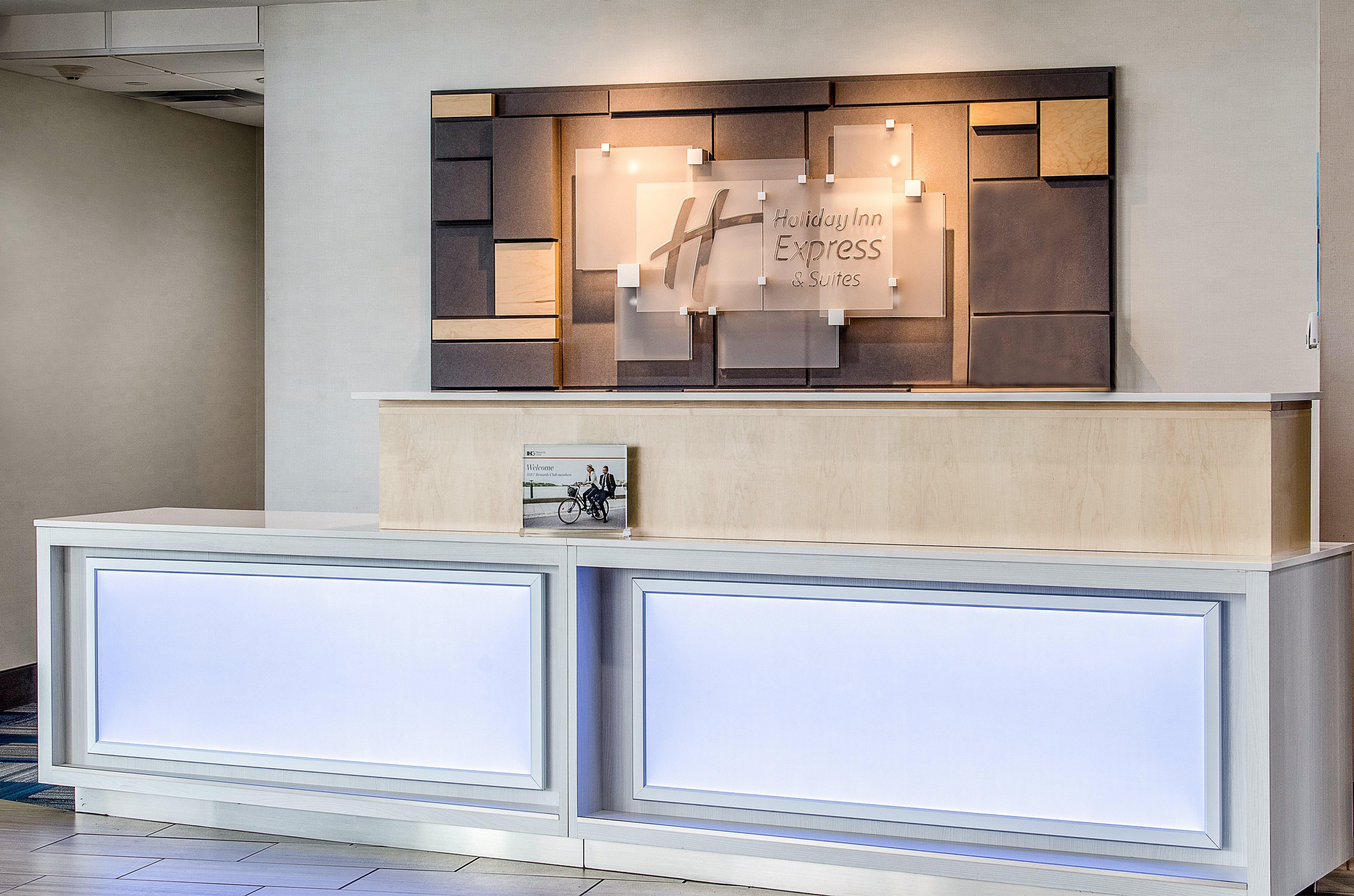 Holiday Inn Express & Suites - Atchison By Ihg Exterior photo