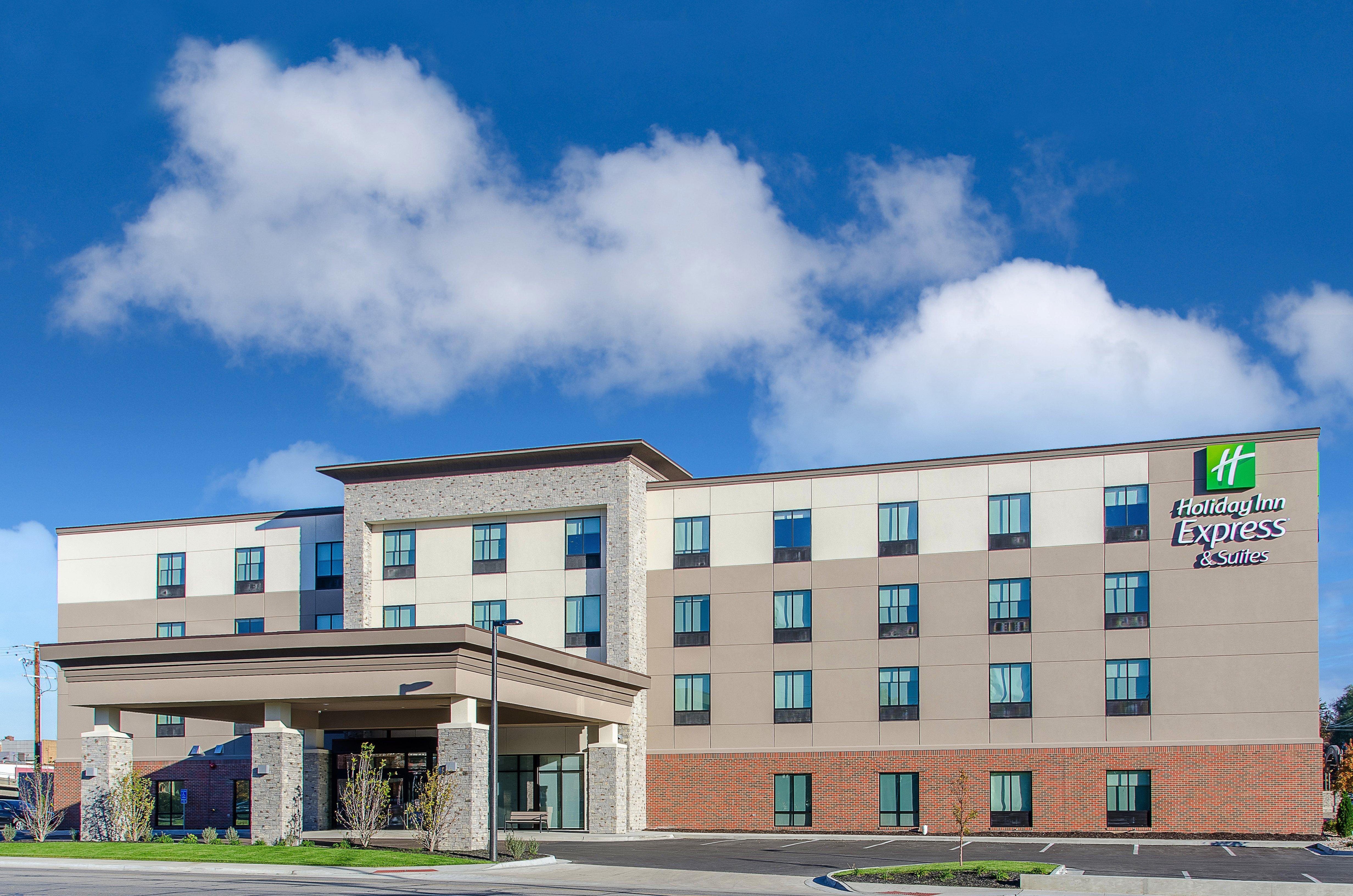 Holiday Inn Express & Suites - Atchison By Ihg Exterior photo