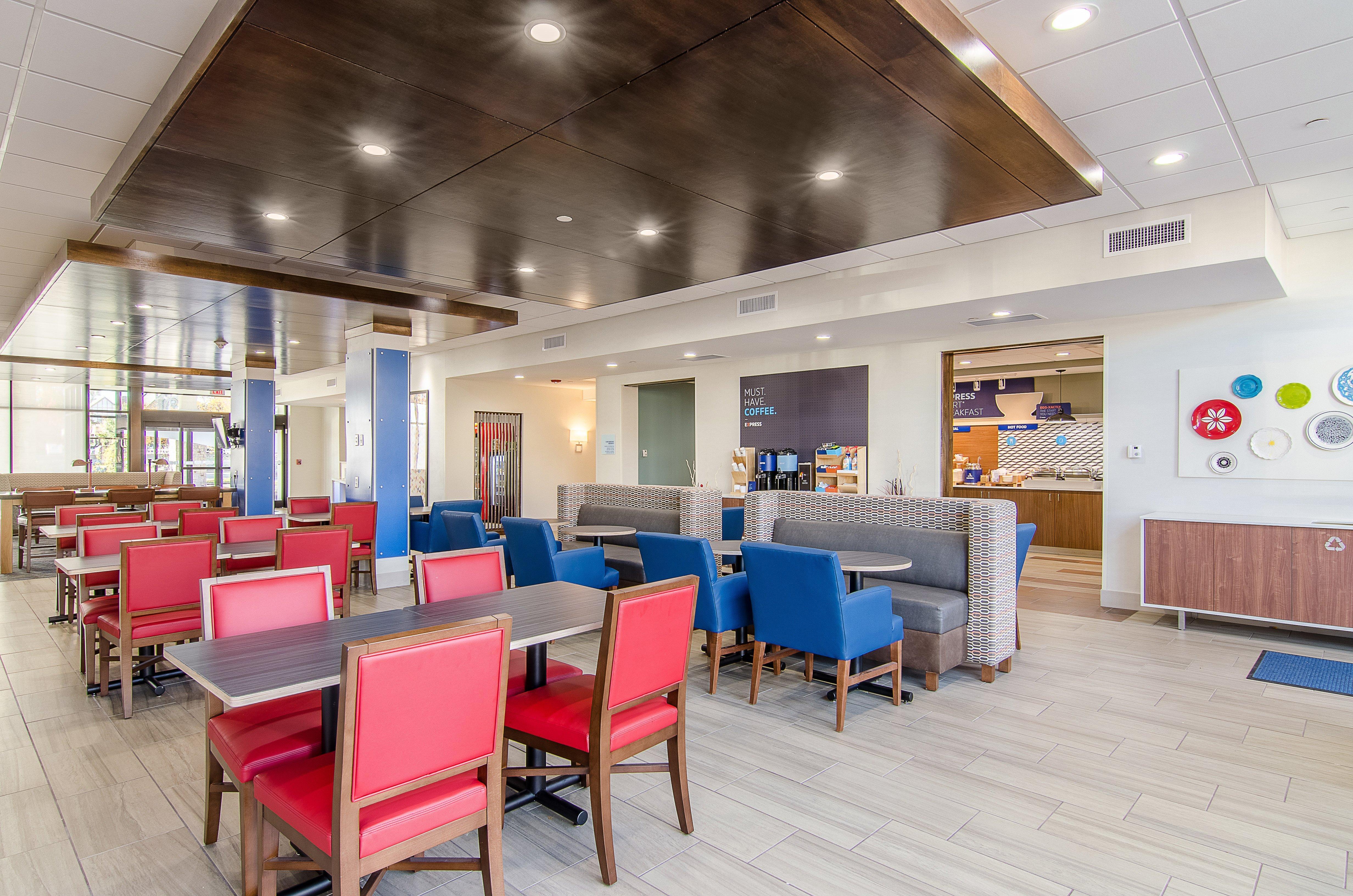 Holiday Inn Express & Suites - Atchison By Ihg Exterior photo