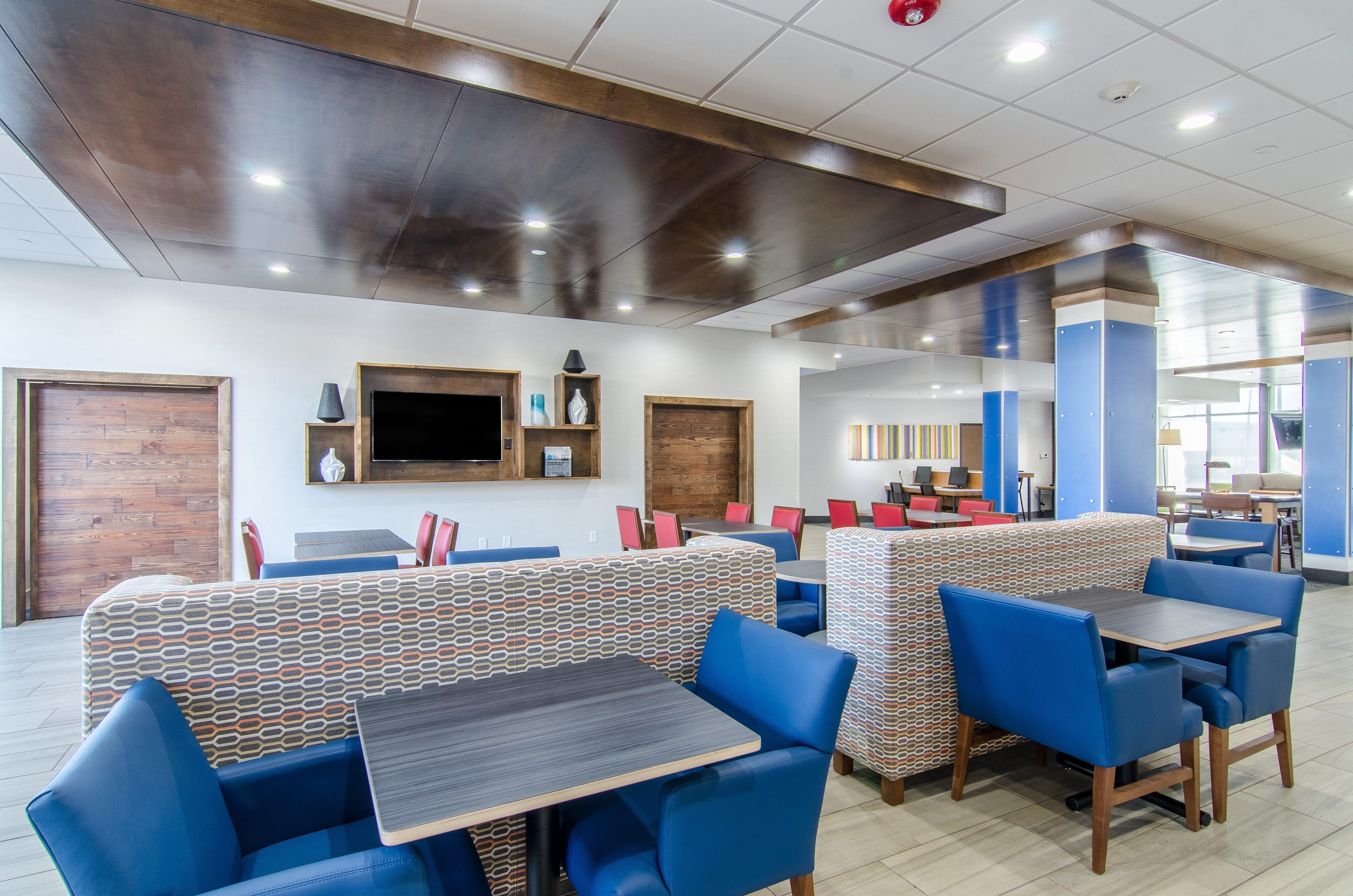Holiday Inn Express & Suites - Atchison By Ihg Exterior photo
